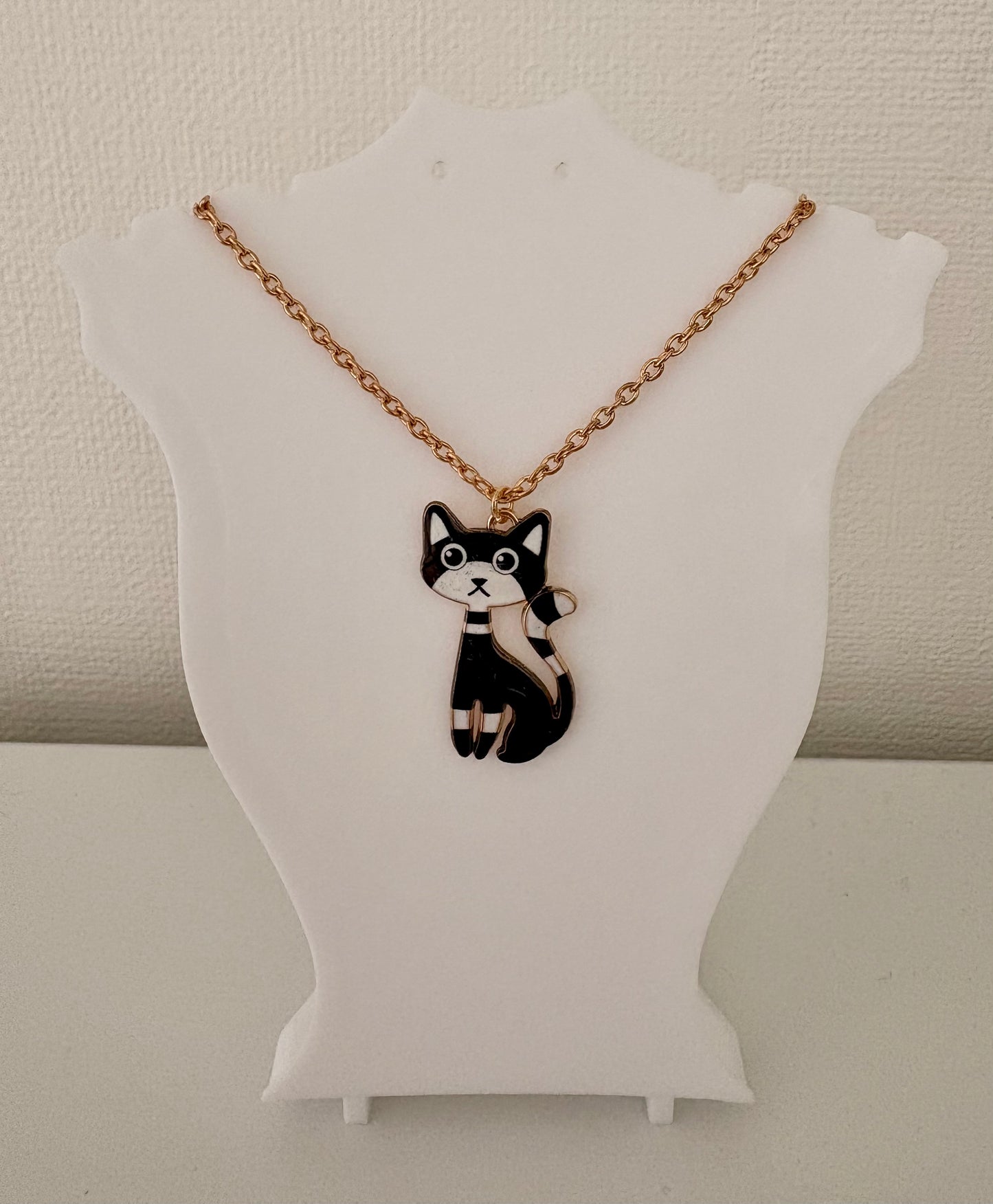 Cat Pendant Necklace - black